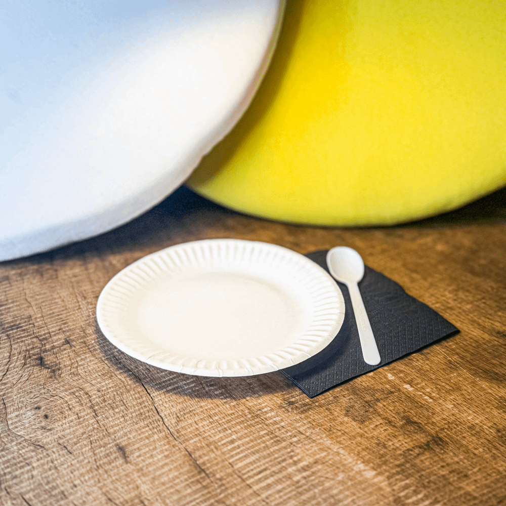 Piattini di carta BioCoated 15 cm, compostabili e biodegradabili.