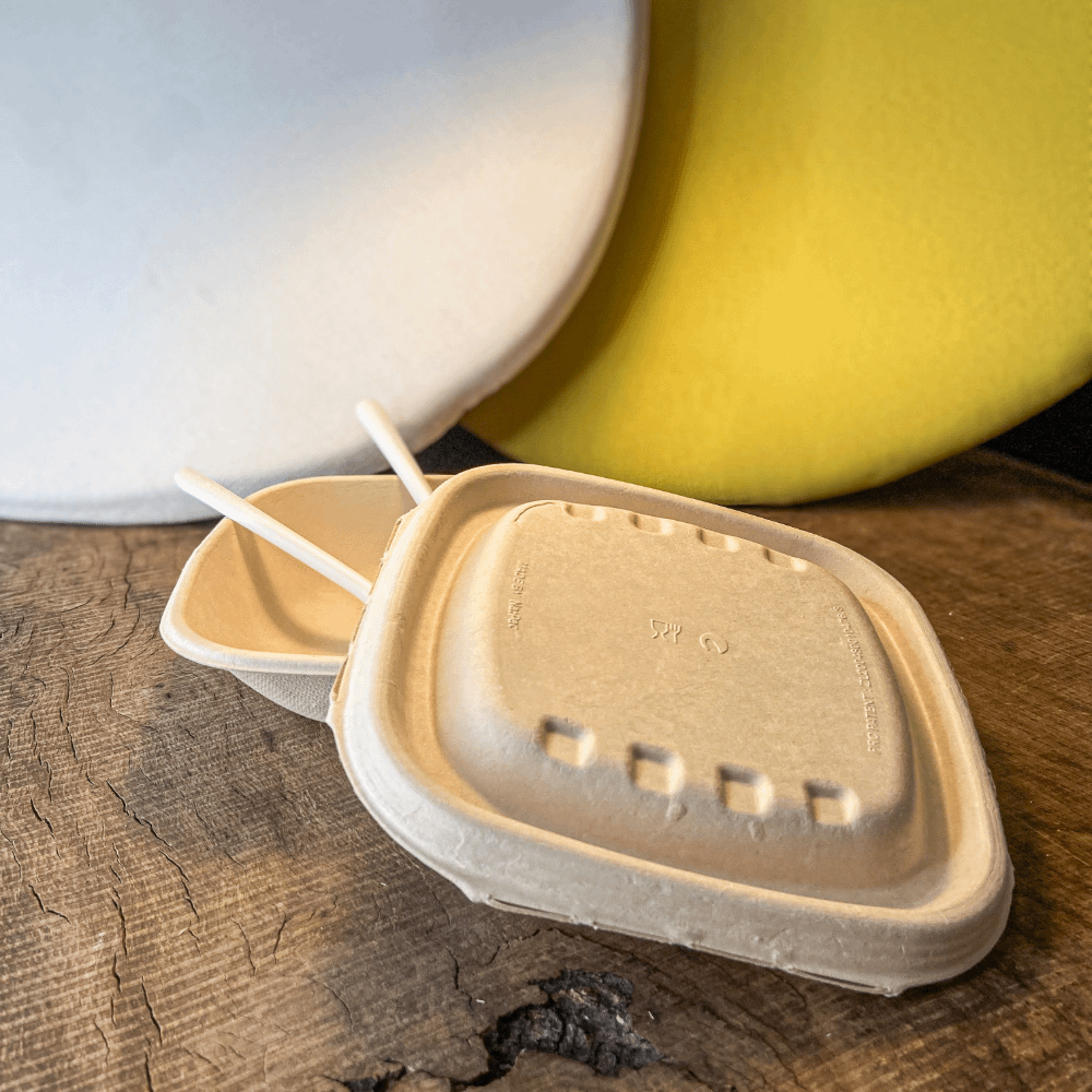 Piatti compostabili quadrati con coperchio 500 ml, eco-friendly.