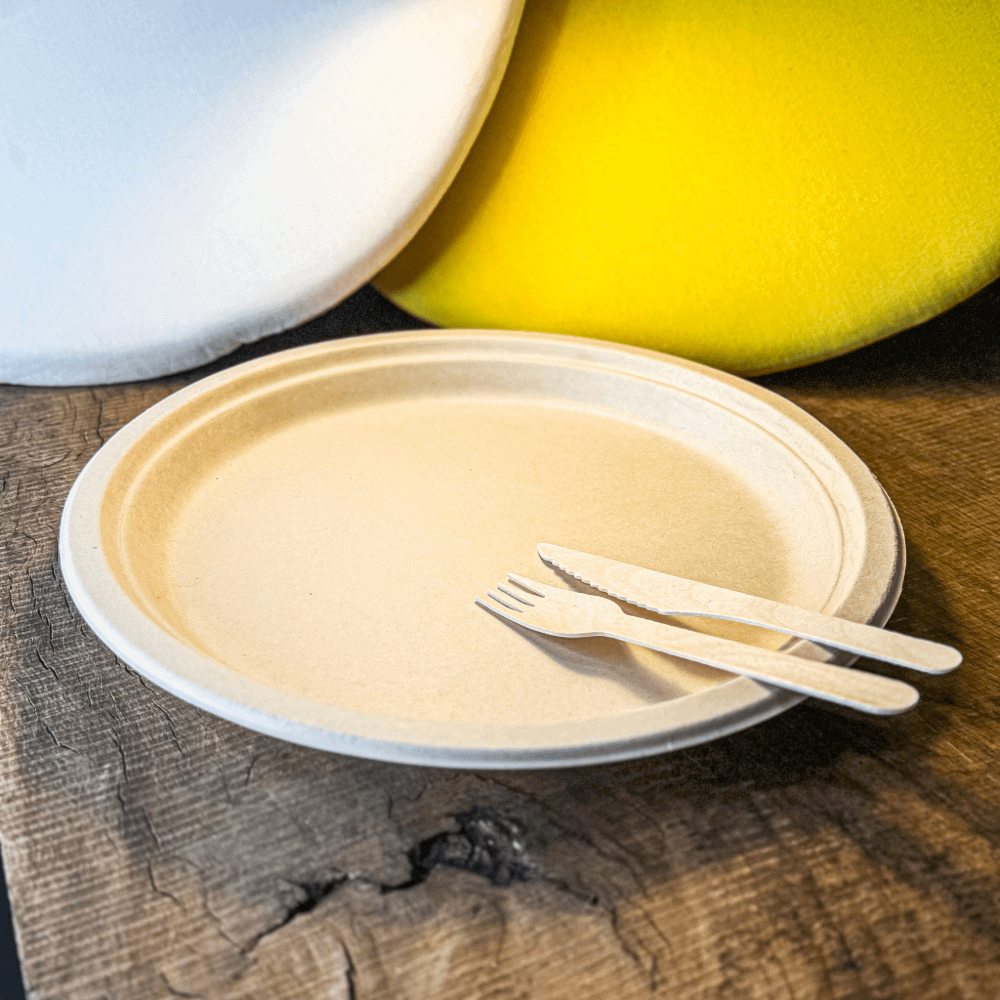 Piatti avana in polpa di cellulosa e PLA ø 30 cm, ecologici e versatili.