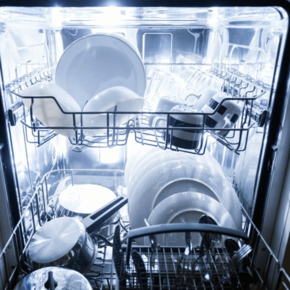 Produit de rinçage écologique pour lave-vaisselle professionnel.