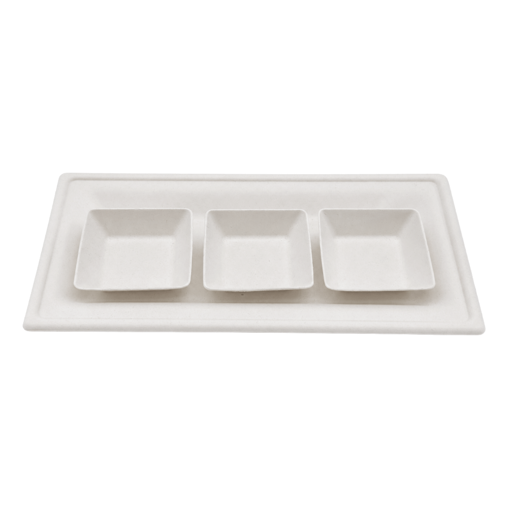 Vassoio rettangolare color naturale con tre coppette quadrate per aperitivi e degustazioni