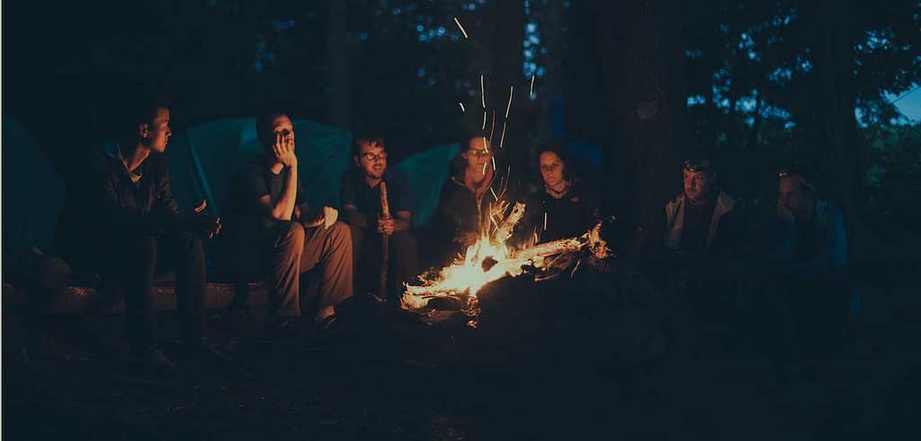 Stoviglie-monouso-compostabili-per-il-campeggio