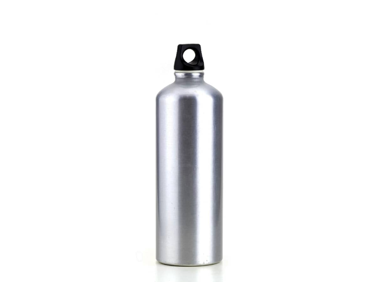 Bouteilles d’eau réutilisables en acier, aluminium et plastique dur : hydratation durable au quotidien