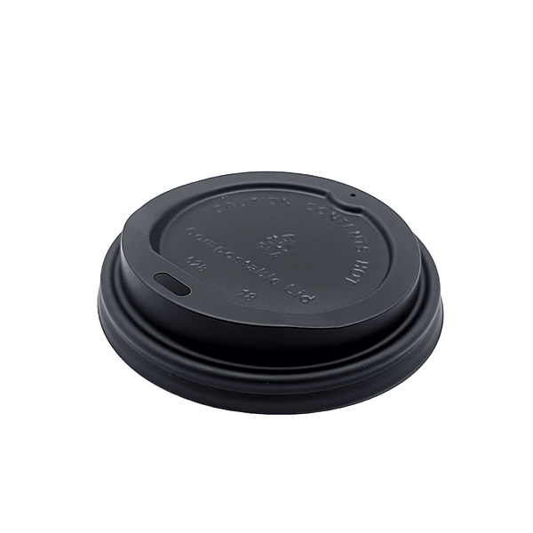 Dettaglio di un coperchio nero compostabile CPLA per bicchieri di diverse dimensioni.